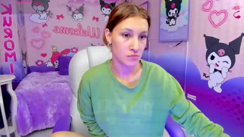 michell__petit_ online show from September 24, 2025, 11:57 am