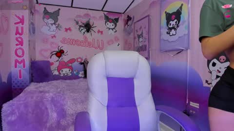 michell__petit_ online show from October 15, 2025, 11:54 am