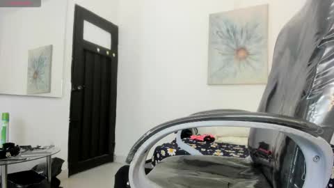 Snapshot of michell_dss chatting on November 16, 2025, 6:35 pm michell_dss online show from November 16, 2025, 6:35 pm