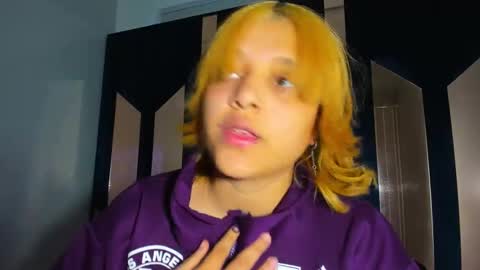 michell_rs online show from October 8, 2025, 5:05 am