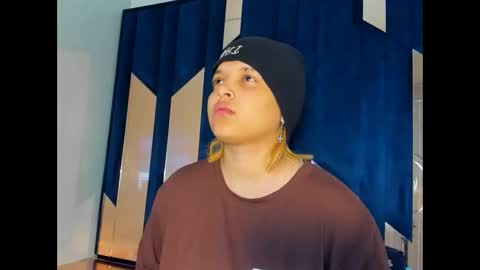 michell_rs online show from November 4, 2025, 6:45 am