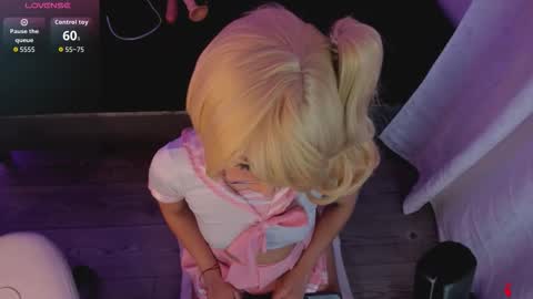 michelle_cutee_ online show from October 11, 2025, 8:18 pm