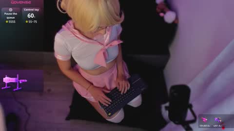 michelle_cutee_ online show from October 12, 2025, 8:24 am