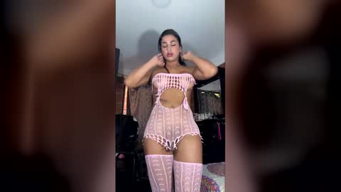 Snapshot of michelle_delatorre chatting on February 25, 2026, 1:43 pm MICHELLE DE LA TORRE online show from February 25, 2026, 1:43 pm