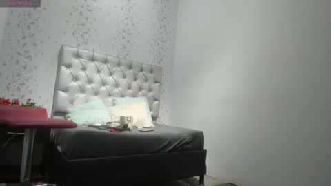 michelle perla online show from October 28, 2025, 6:54 pm