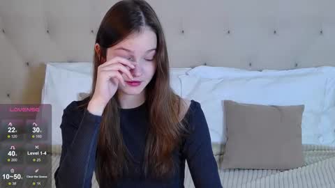 Snapshot of michelle_roux chatting on October 6, 2025, 12:13 pm Michelle online show from October 6, 2025, 12:13 pm