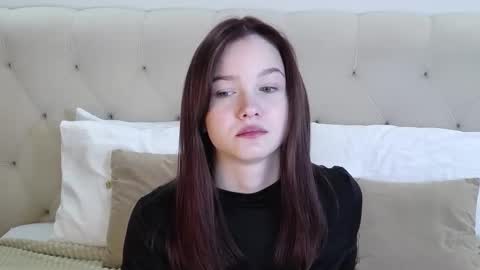 Snapshot of michelle_roux chatting on November 3, 2025, 1:34 pm Michelle online show from November 3, 2025, 1:34 pm