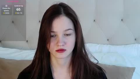 Snapshot of michelle_roux chatting on December 1, 2025, 5:01 am Michelle online show from December 1, 2025, 5:01 am