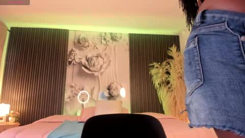 michellepreston_ online show from April 5, 2026, 12:13 pm