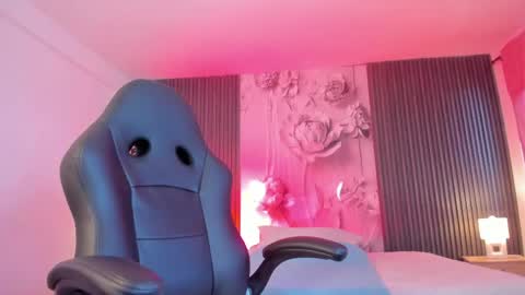 michellepreston_ online show from May 24, 2026, 11:59 am