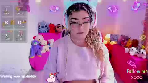 Snapshot of michellevanss22 chatting on September 20, 2025, 2:18 pm   online show from September 20, 2025, 2:18 pm