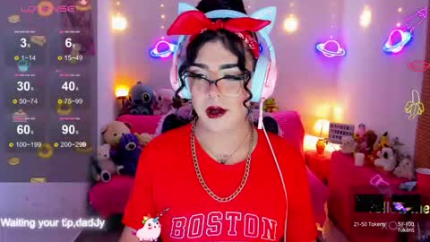 Snapshot of michellevanss22 chatting on November 4, 2025, 3:38 am   online show from November 4, 2025, 3:38 am