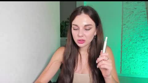 Michellee online show from November 15, 2025, 3:52 pm