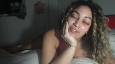 Snapshot of michidee_ chatting on January 4, 2025, 12:16 am Michidee online show from January 4, 2025, 12:16 am