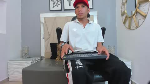 Snapshot of mickey_beasley chatting on October 19, 2025, 7:03 pm mickey online show from October 19, 2025, 7:03 pm