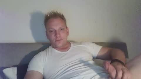 mickkxl online show from October 27, 2025, 12:09 pm