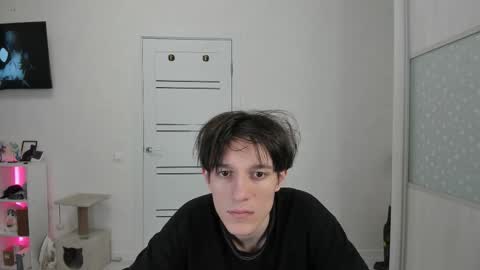 mickleloveu online show from December 1, 2025, 4:34 pm