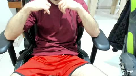 microfama00 online show from June 20, 2026, 6:05 am