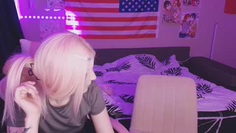 Snapshot of midnight_memories chatting on February 20, 2026, 1:46 am Kai and Angel online show from February 20, 2026, 1:46 am