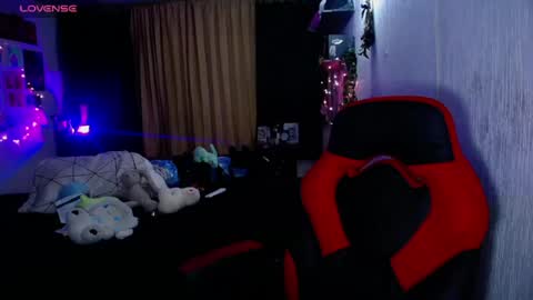 Pola  INDEPENDENT MODEL online show from May 27, 2026, 4:09 am