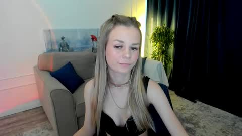 midnighteaura online show from May 20, 2026, 11:27 am