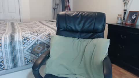 Snapshot of midsummernightsdream chatting on March 4, 2025, 7:43 pm MidsummerNightsDream online show from March 4, 2025, 7:43 pm