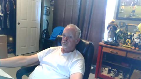 midwestdad09 online show from July 10, 2026, 7:49 pm