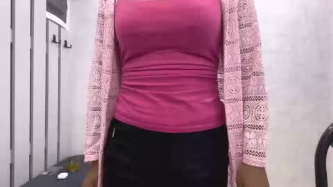 Mia online show from November 11, 2025, 6:52 pm