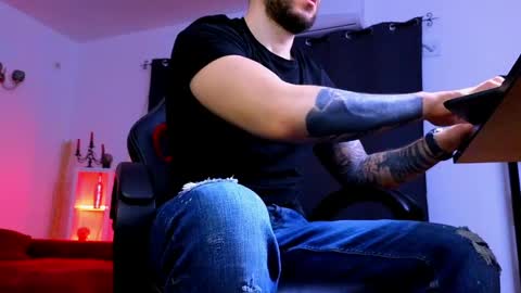 Snapshot of mightyaaron chatting on April 2, 2026, 2:20 am MightyAaron online show from April 2, 2026, 2:20 am