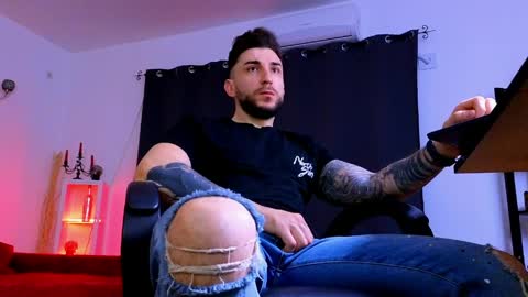 Snapshot of mightyaaron chatting on April 9, 2026, 2:33 am MightyAaron online show from April 9, 2026, 2:33 am