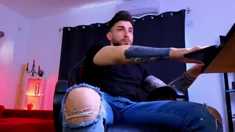 Snapshot of mightyaaron chatting on April 13, 2026, 4:18 am MightyAaron online show from April 13, 2026, 4:18 am