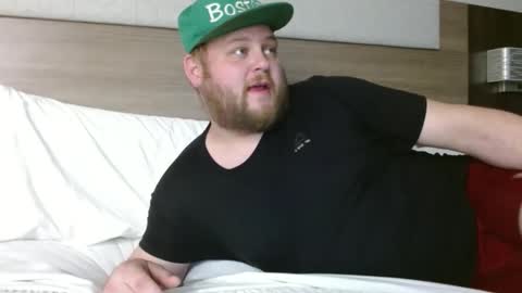 Snapshot of miguel320129 chatting on February 16, 2026, 12:18 am Miggy online show from February 16, 2026, 12:18 am