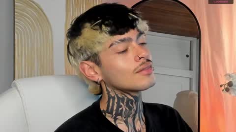 Snapshot of mihailleroy chatting on December 9, 2024, 8:54 pm MIHAIL LEROY finally independent model online show from December 9, 2024, 8:54 pm