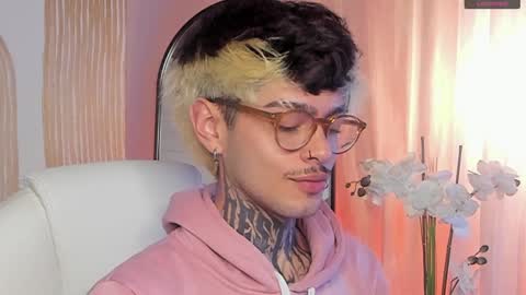 Snapshot of mihailleroy chatting on December 10, 2024, 9:11 pm MIHAIL LEROY finally independent model online show from December 10, 2024, 9:11 pm