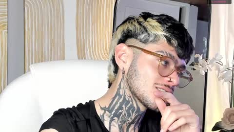 Snapshot of mihailleroy chatting on December 26, 2024, 10:52 pm MIHAIL LEROY finally independent model online show from December 26, 2024, 10:52 pm