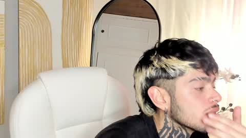 Snapshot of mihailleroy chatting on January 8, 2025, 10:48 pm MIHAIL LEROY finally independent model online show from January 8, 2025, 10:48 pm