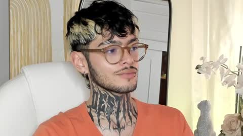 Snapshot of mihailleroy chatting on January 9, 2025, 11:24 pm MIHAIL LEROY finally independent model online show from January 9, 2025, 11:24 pm