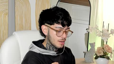 Snapshot of mihailleroy chatting on January 21, 2025, 12:57 am MIHAIL LEROY finally independent model online show from January 21, 2025, 12:57 am