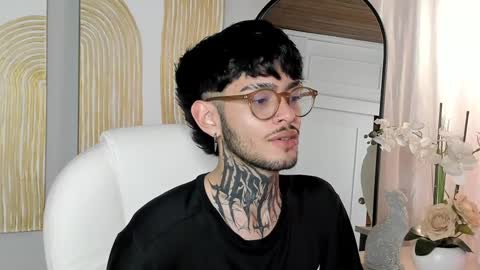 Snapshot of mihailleroy chatting on January 23, 2025, 11:47 pm MIHAIL LEROY finally independent model online show from January 23, 2025, 11:47 pm