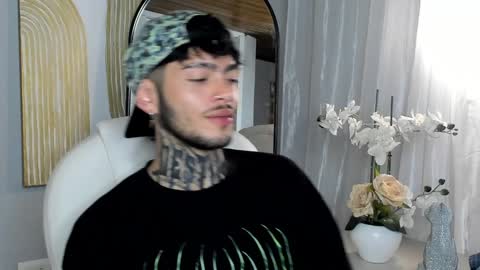 Snapshot of mihailleroy chatting on January 29, 2025, 12:01 am MIHAIL LEROY finally independent model online show from January 29, 2025, 12:01 am