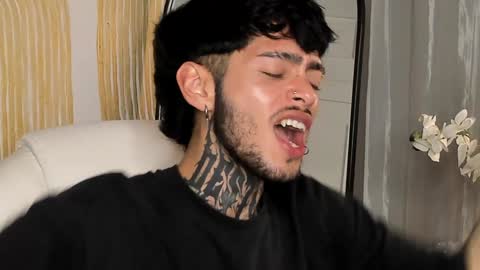 Snapshot of mihailleroy chatting on February 4, 2025, 2:49 am MIHAIL LEROY finally independent model online show from February 4, 2025, 2:49 am