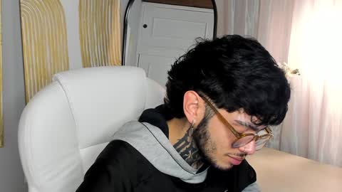 Snapshot of mihailleroy chatting on February 5, 2025, 2:29 am MIHAIL LEROY finally independent model online show from February 5, 2025, 2:29 am