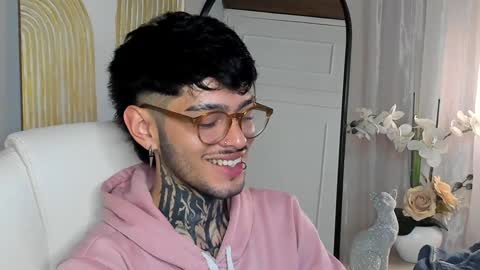 Snapshot of mihailleroy chatting on February 7, 2025, 1:47 am MIHAIL LEROY finally independent model online show from February 7, 2025, 1:47 am