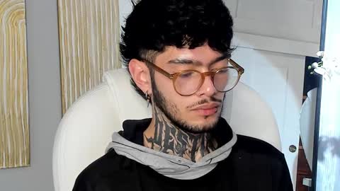 Snapshot of mihailleroy chatting on February 21, 2025, 7:01 am MIHAIL LEROY finally independent model online show from February 21, 2025, 7:01 am