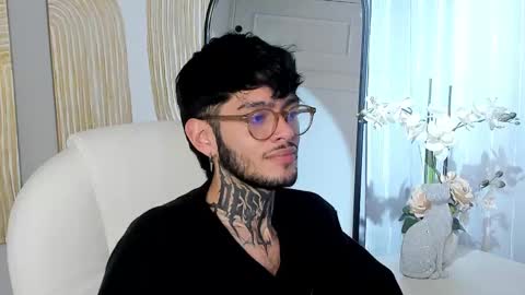 Snapshot of mihailleroy chatting on February 28, 2025, 2:20 am MIHAIL LEROY finally independent model online show from February 28, 2025, 2:20 am