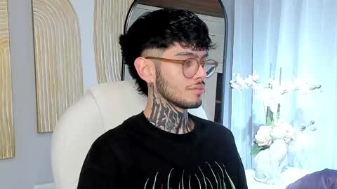 Snapshot of mihailleroy chatting on March 7, 2025, 10:54 pm MIHAIL LEROY finally independent model online show from March 7, 2025, 10:54 pm