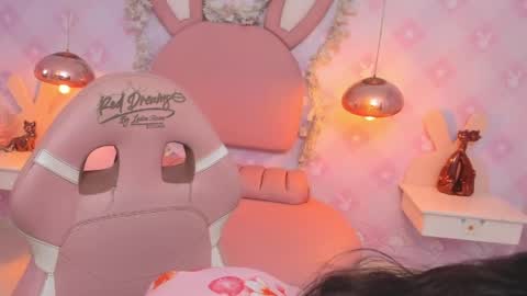 Mia Desire  online show from April 16, 2026, 3:51 am