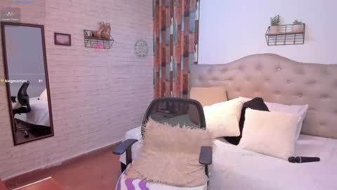 Mia Jhones online show from January 23, 2025, 5:45 am