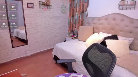 Mia Jhones online show from January 24, 2025, 1:13 am