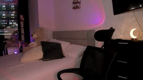 Mia Jhones online show from June 25, 2026, 5:12 am